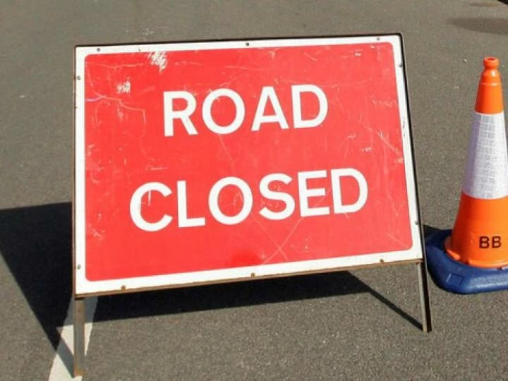 123781roadclosedpoliceemergencyaccidentsign