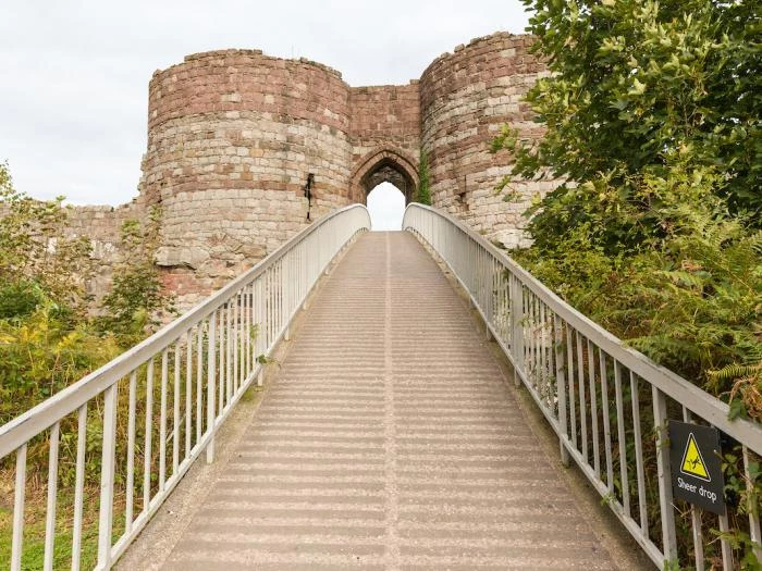 beeston castle in october 5
