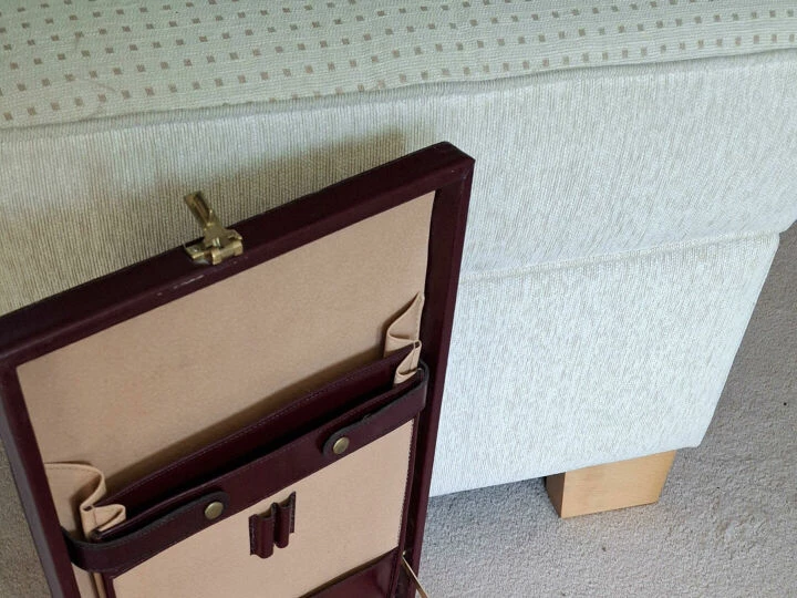 Combination Attache
