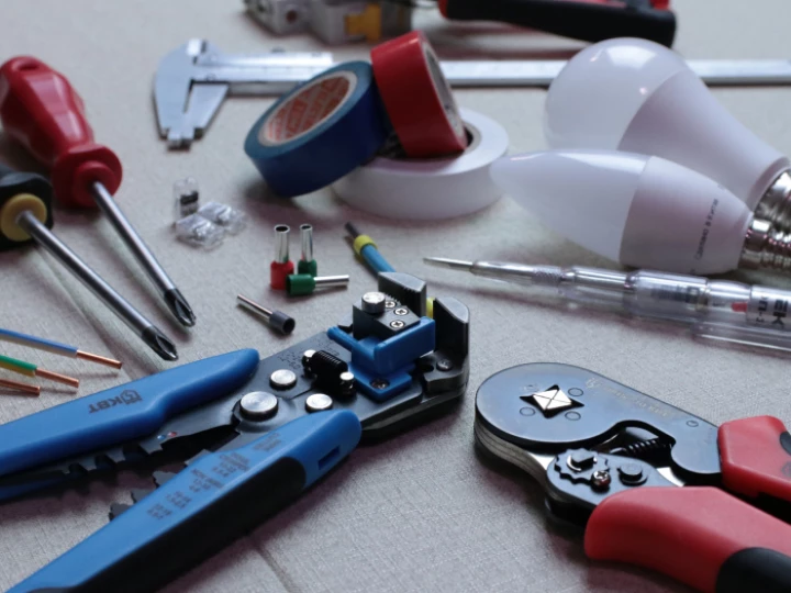 Selection of maintenance tools
