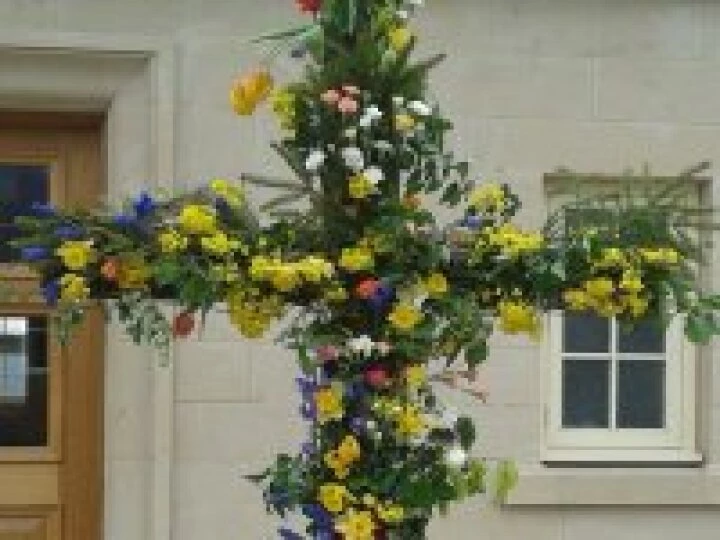 2014 Snape cross of flowers
