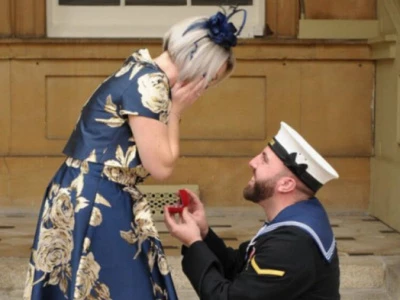 Sailor proposes at Buckingham Palace