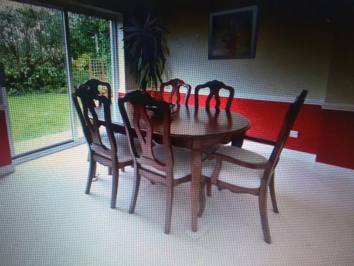 Table and chairs – Items for sale