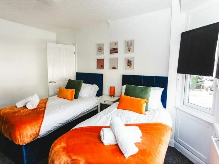 Twin Bedroom 1