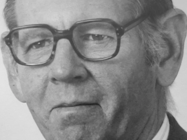 Dr Philip Handfield Jones