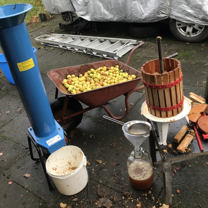 Apple Pressing