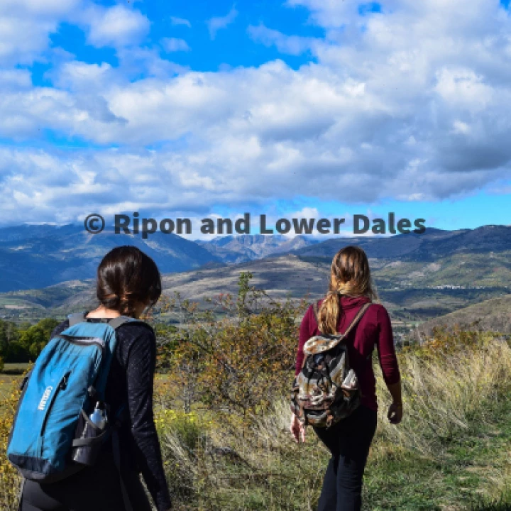 hiking-1811970_1920