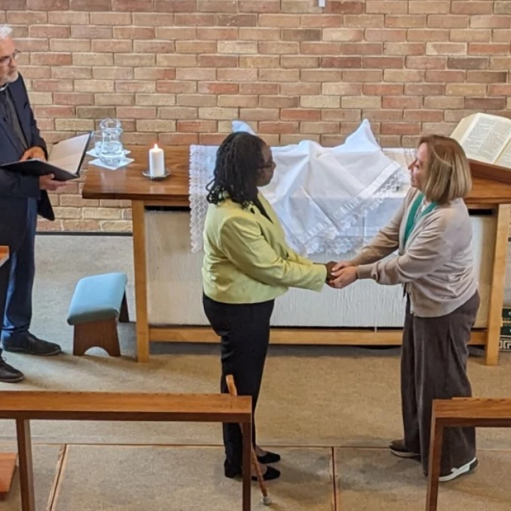 Revd Georgina welcomed by the Deputy Mayor of Abingdon, Councillor Rawda Jehanli