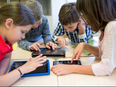 Children with tablets