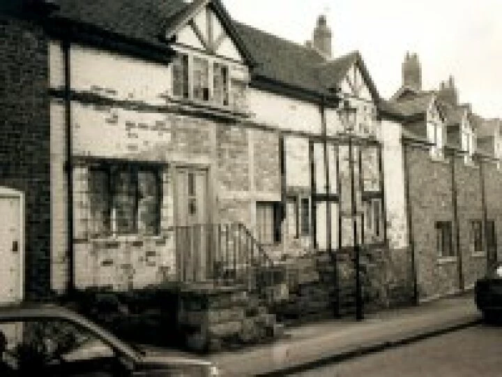 Upper High St