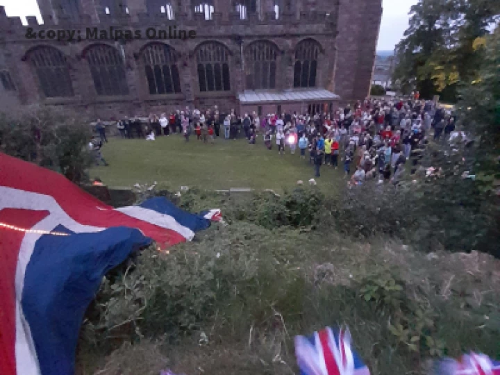 Beacon Parade arrivesat Castle Hill