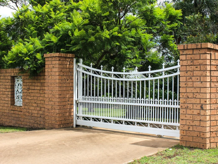 gate to driveway