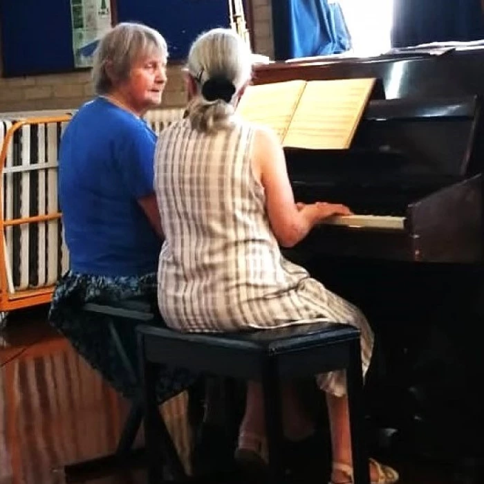 gillian and mavis playing at hoh afternoon tea