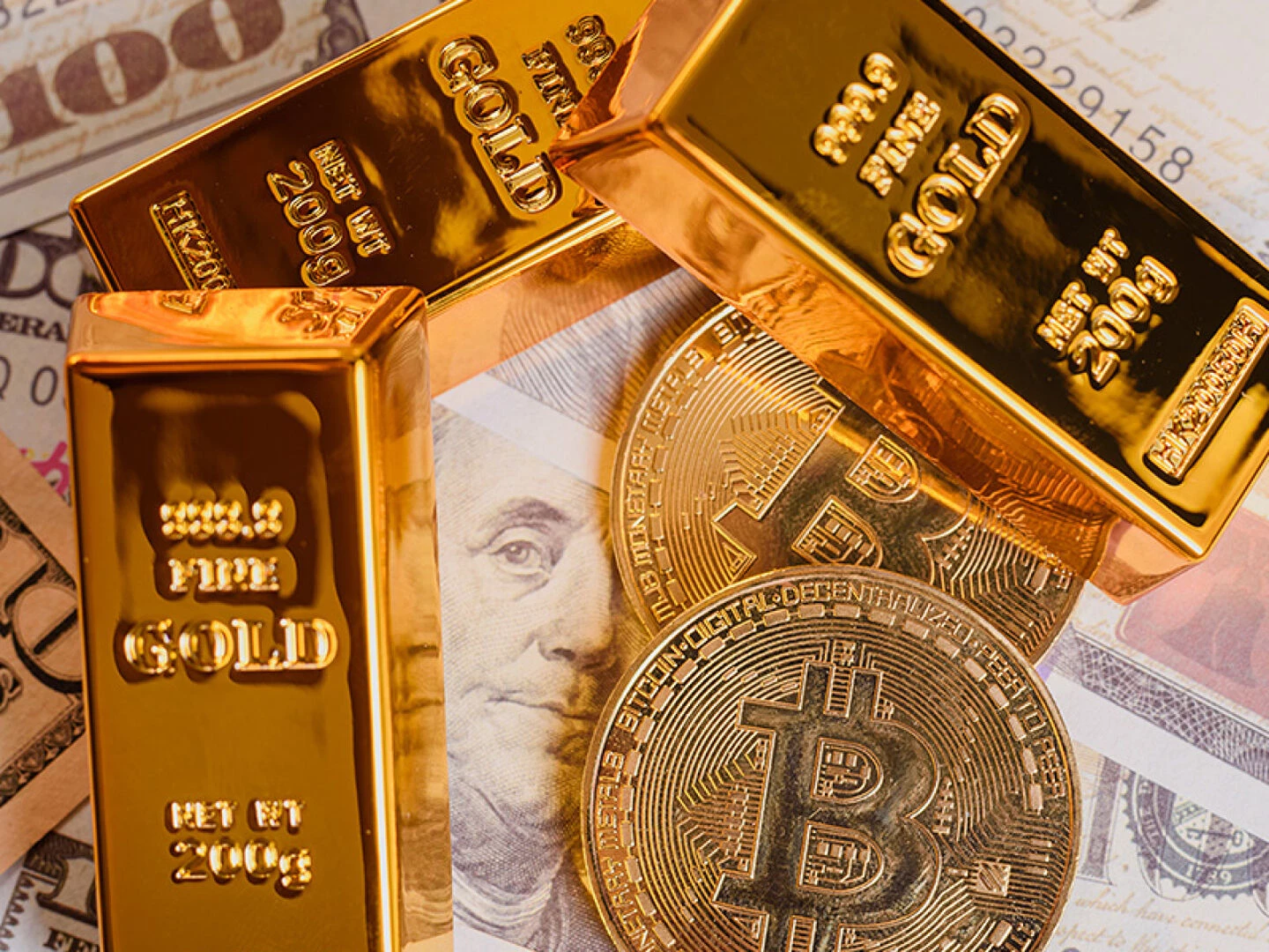 gold hits alltime high as investors shift from bitcoin