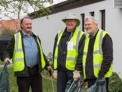 litter pickers apr 2014