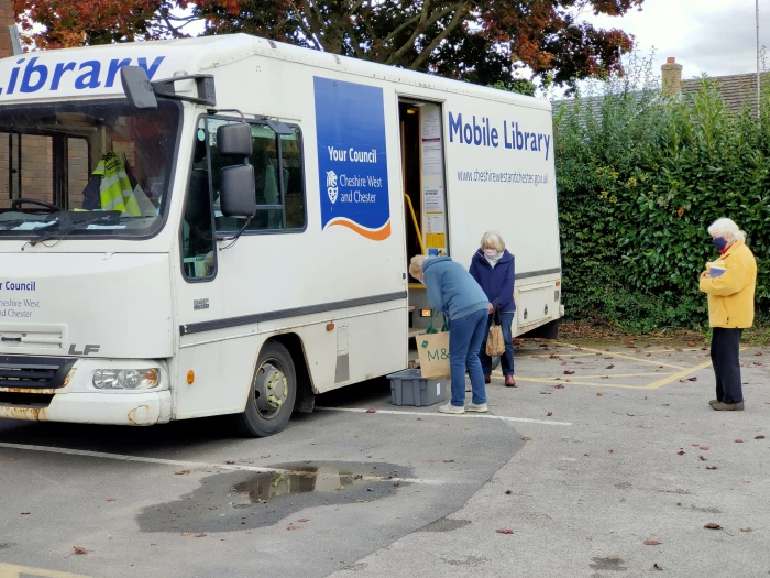 mobile library bus image20201015135921