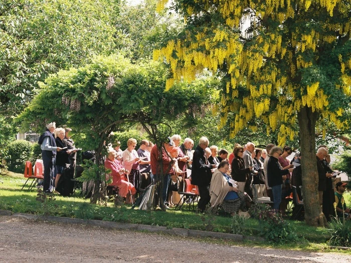open air songs of praise
