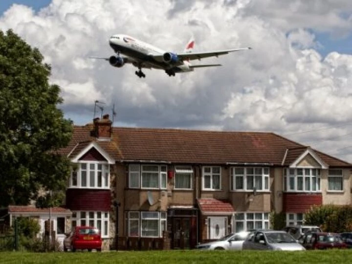 planeoverhouse