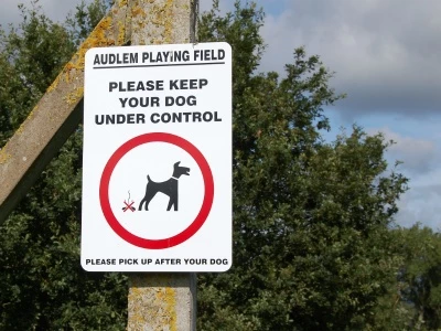 playing fields dog control sign