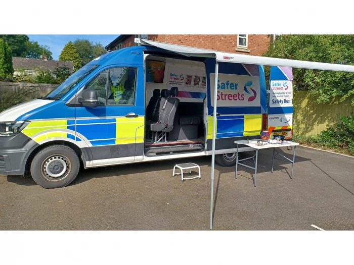 police safer streets bus b 4x3