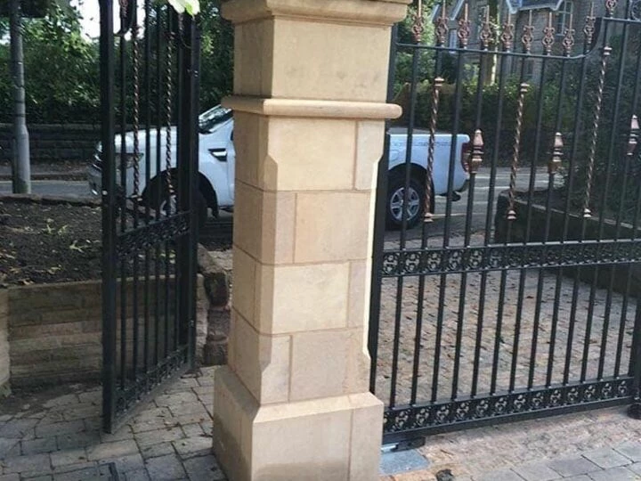 wallsgateposts0023wallgate